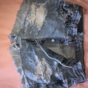 Distressed Levi’s shorts
